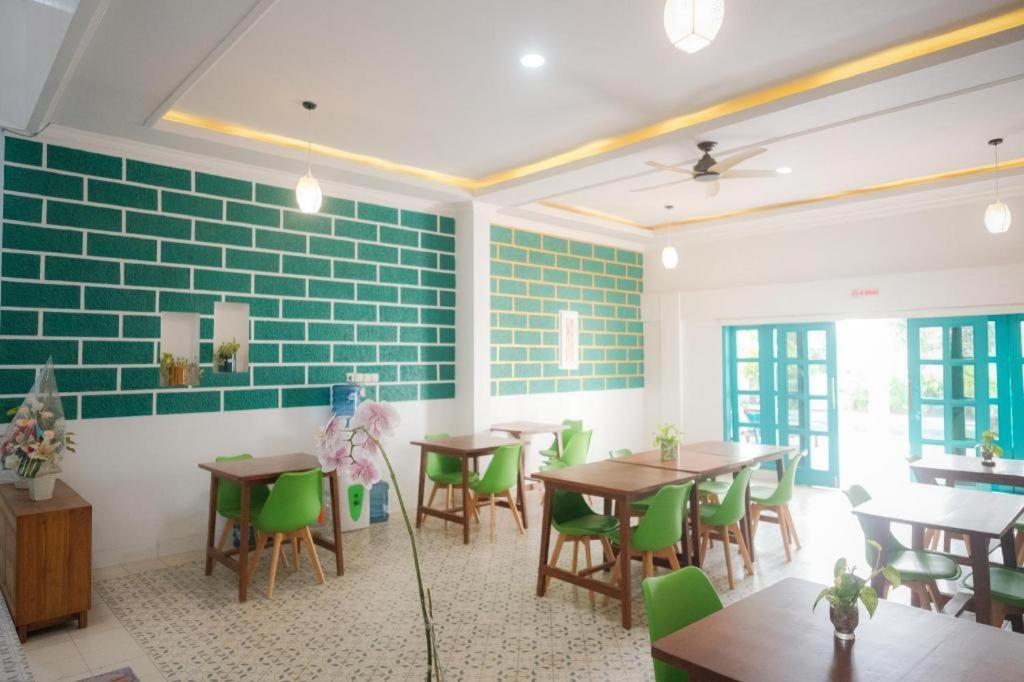 The Premiere Siti Hotel Джембер Экстерьер фото