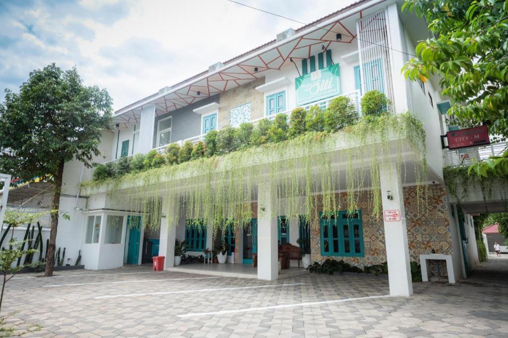 The Premiere Siti Hotel Джембер Экстерьер фото